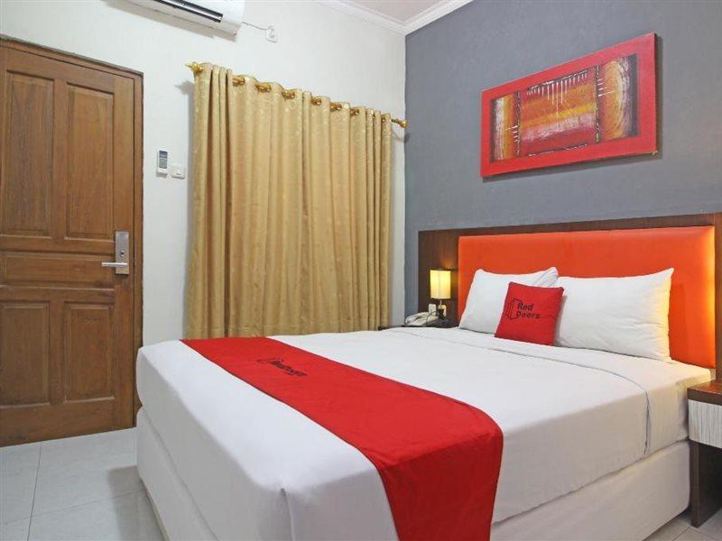 Reddoorz Plus Near Keraton Solo Екстер'єр фото