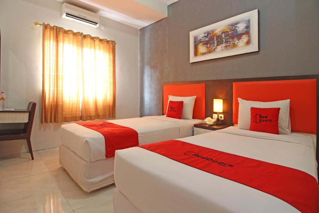 Reddoorz Plus Near Keraton Solo Екстер'єр фото